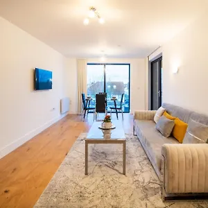  Apartment Meadow